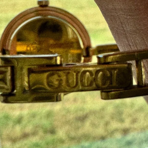 GUCCI Gold Watch with Additional Bezels, 17 total. Pre-treasured. Best Offer. - Picture 4 of 12